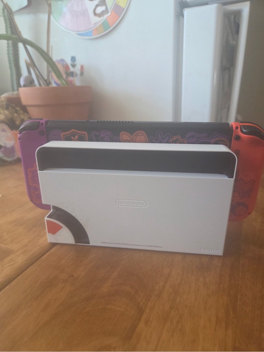 Nintendo Switch OLED Pokémon Scarlet & Violet Edition - Picture 4 of 8